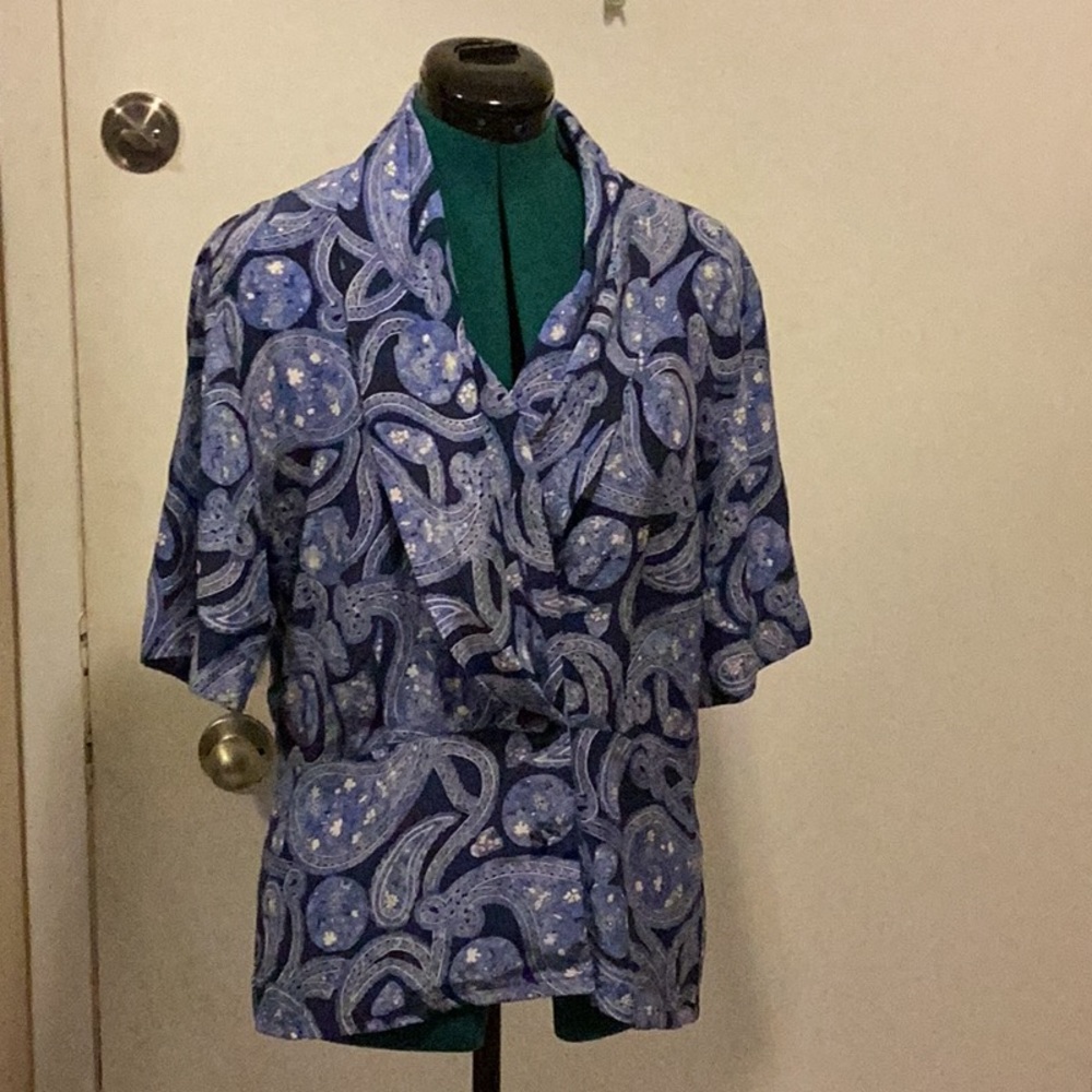 DANABUCHMAN 100% Silk Blouse 10, Cross over features w/covered buttons, Blue
